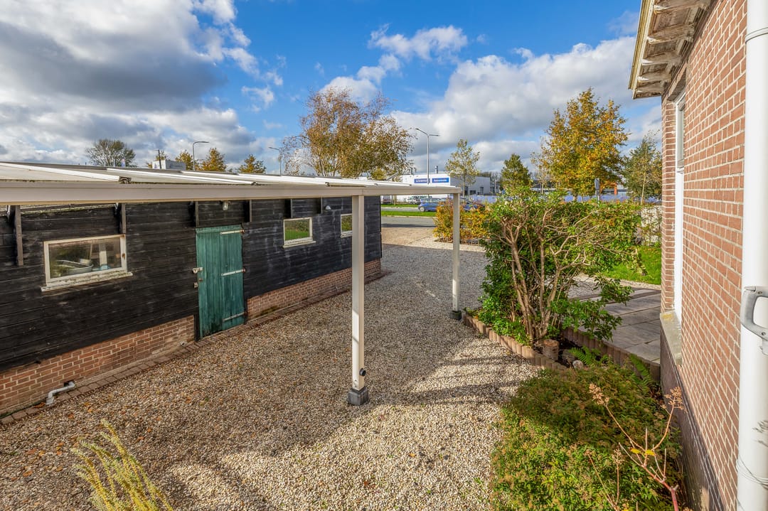 Characteristic Detached Home with Spacious Garden on Private Land in Capelle aan den IJssel — 83