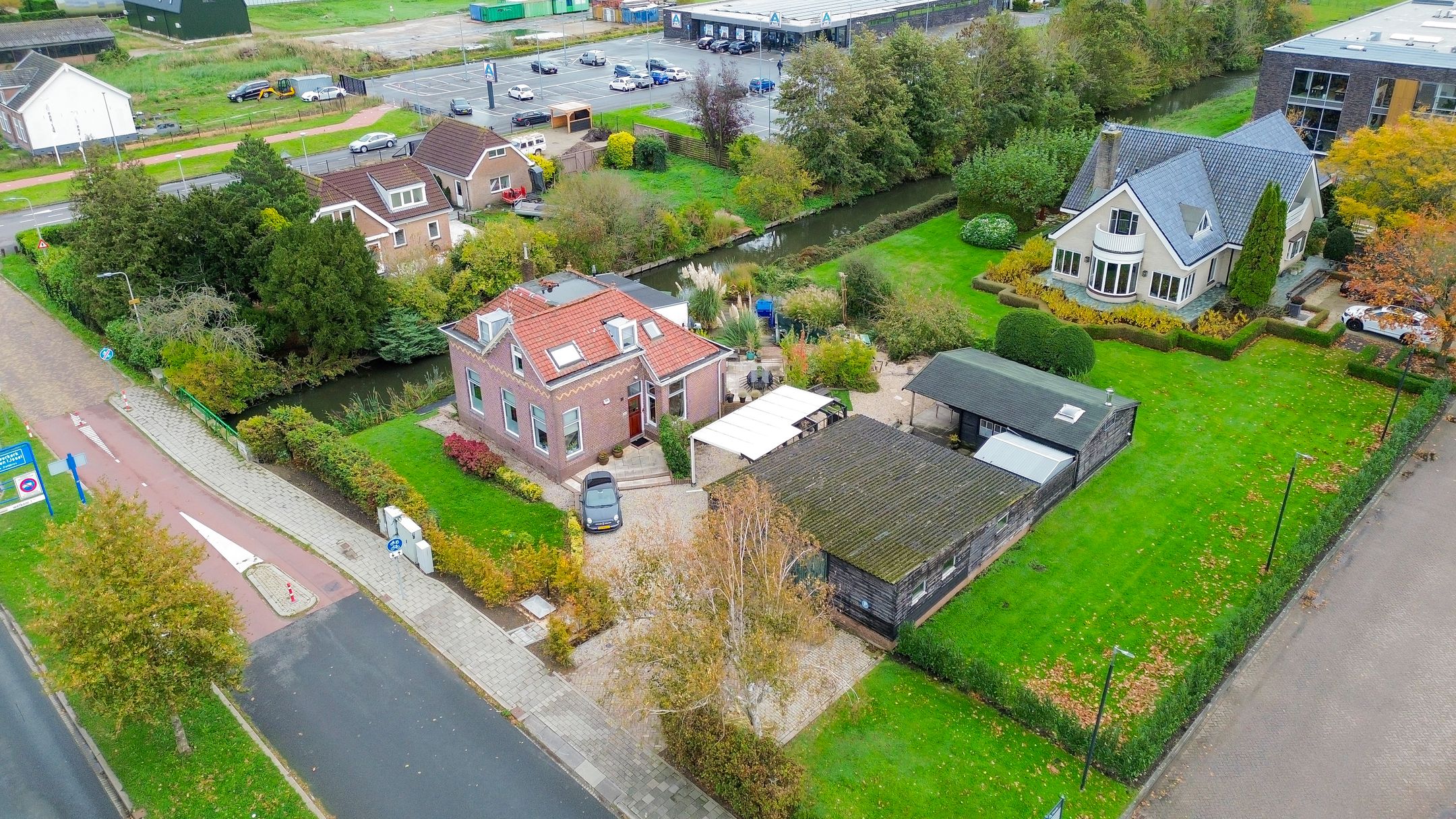 Characteristic Detached Home with Spacious Garden on Private Land in Capelle aan den IJssel — 48