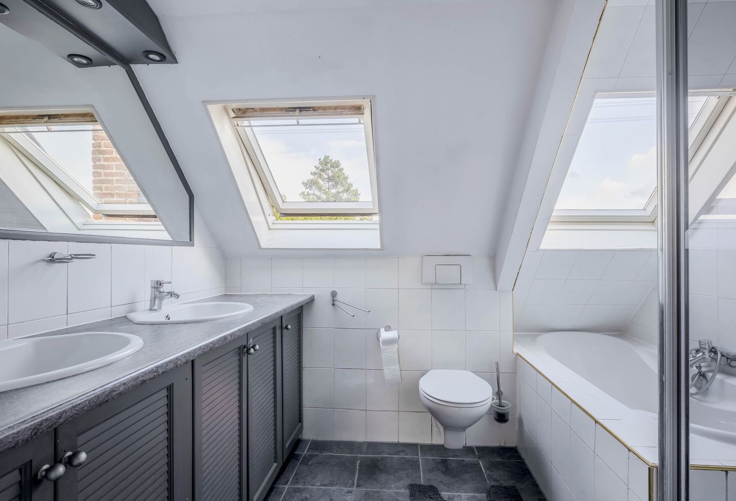 Characteristic Detached Home with Spacious Garden on Private Land in Capelle aan den IJssel — 35