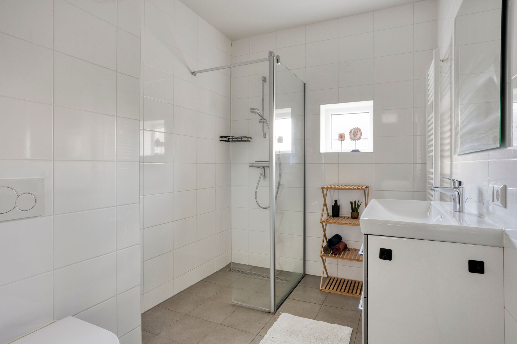 Modern terraced home in Zeeland with spacious attic and south-facing garden — 24