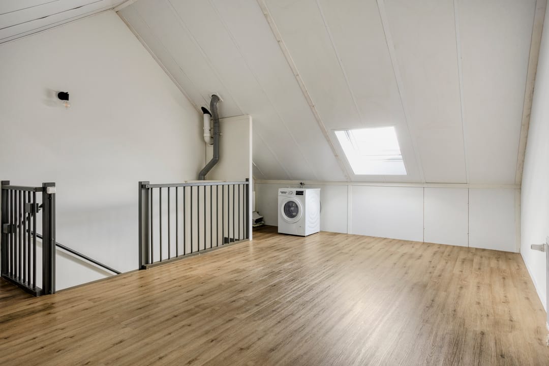 Modern terraced home in Zeeland with spacious attic and south-facing garden — 32