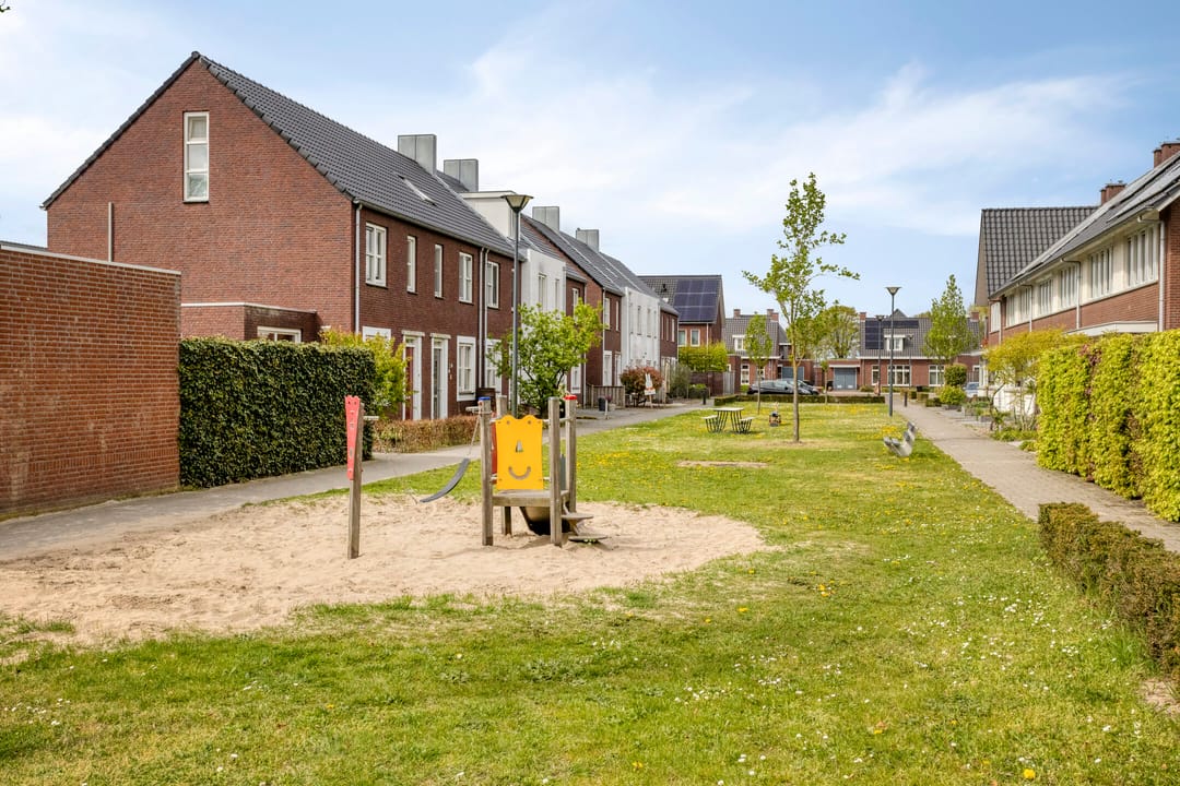 Modern terraced home in Zeeland with spacious attic and south-facing garden — 41