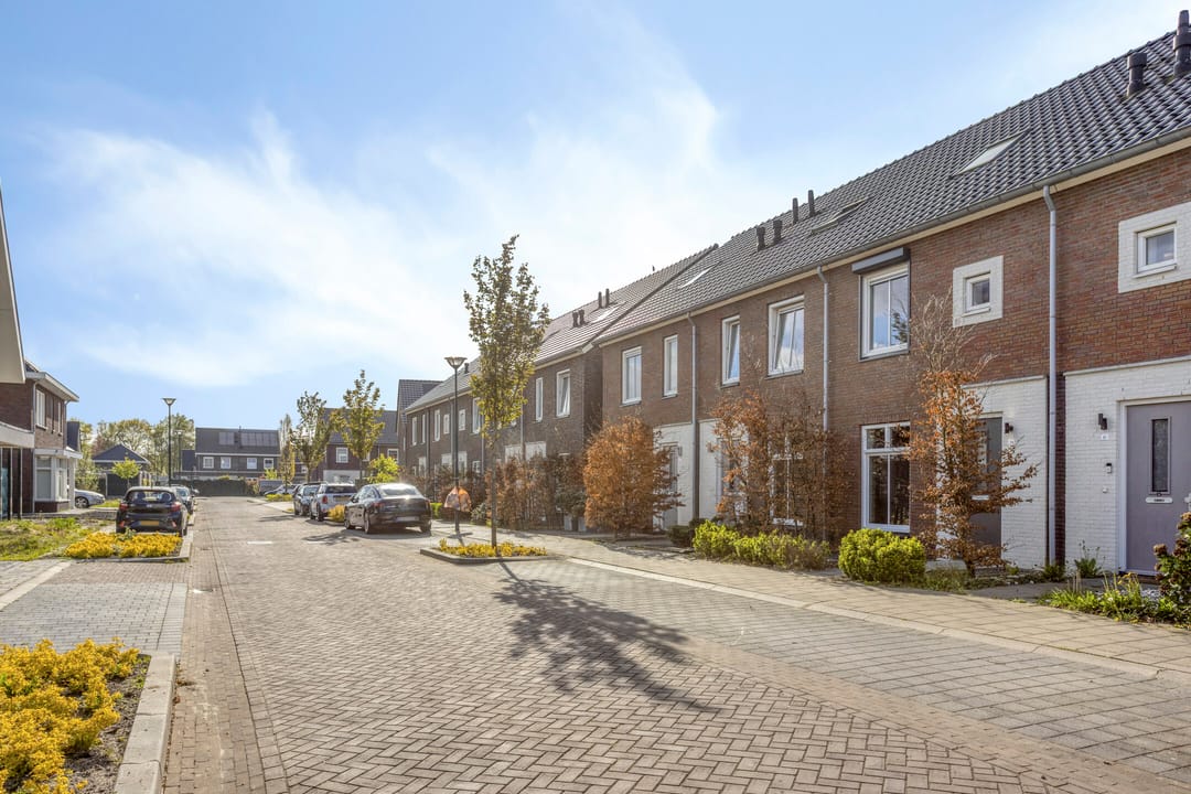 Modern terraced home in Zeeland with spacious attic and south-facing garden — 38