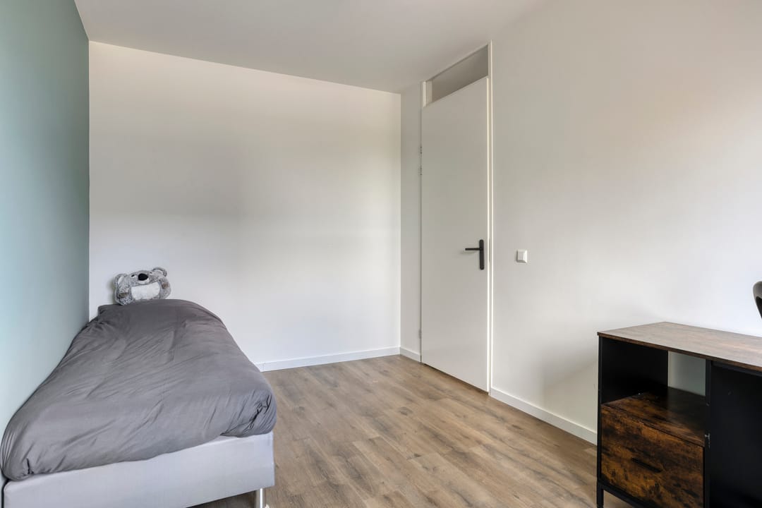 Modern terraced home in Zeeland with spacious attic and south-facing garden — 31