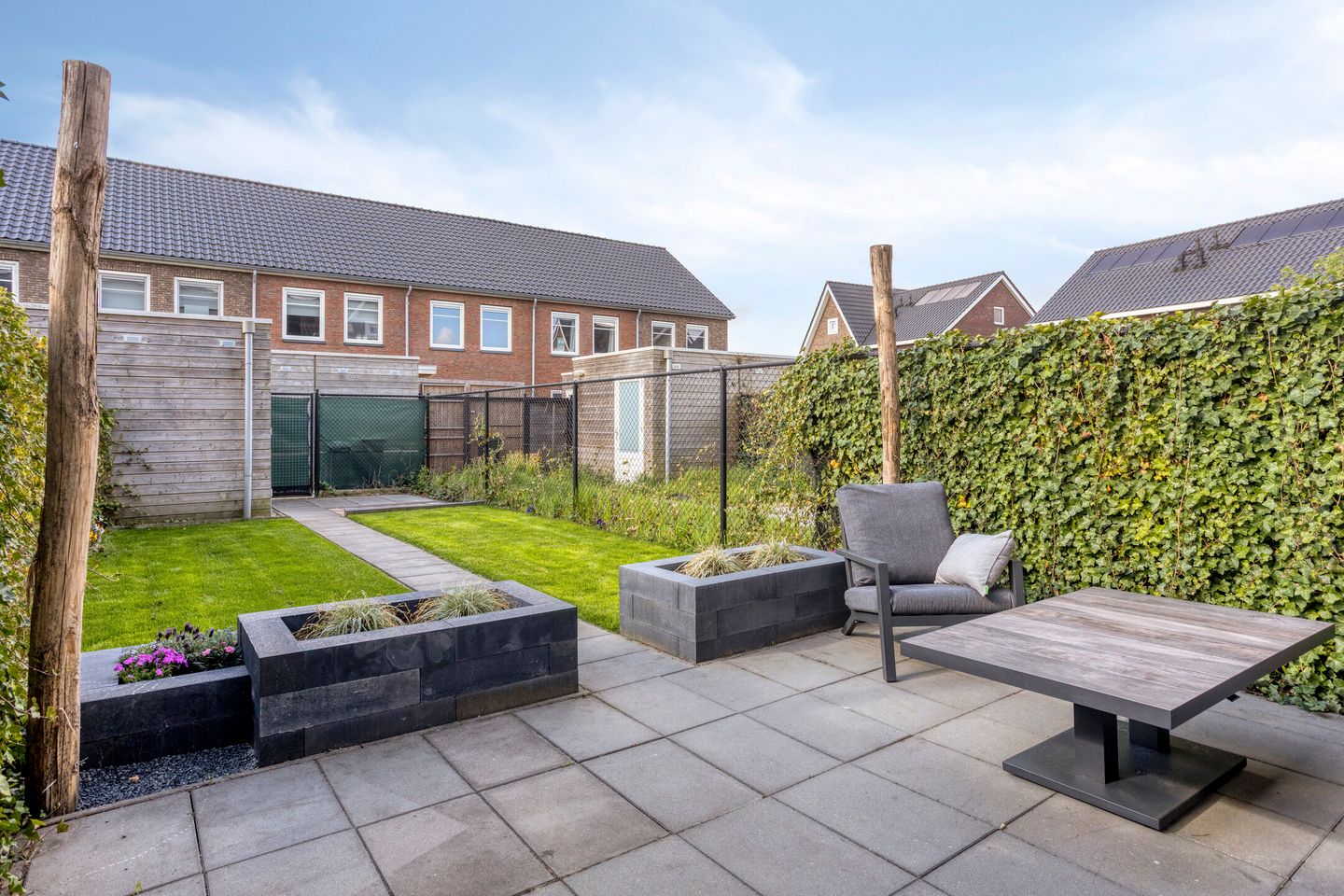 Modern terraced home in Zeeland with spacious attic and south-facing garden — 34