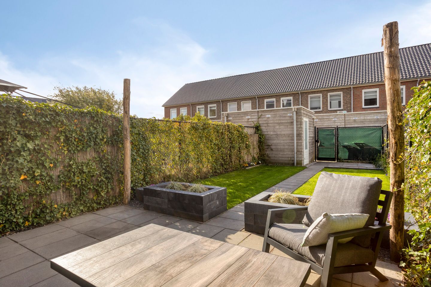 Modern terraced home in Zeeland with spacious attic and south-facing garden — 35