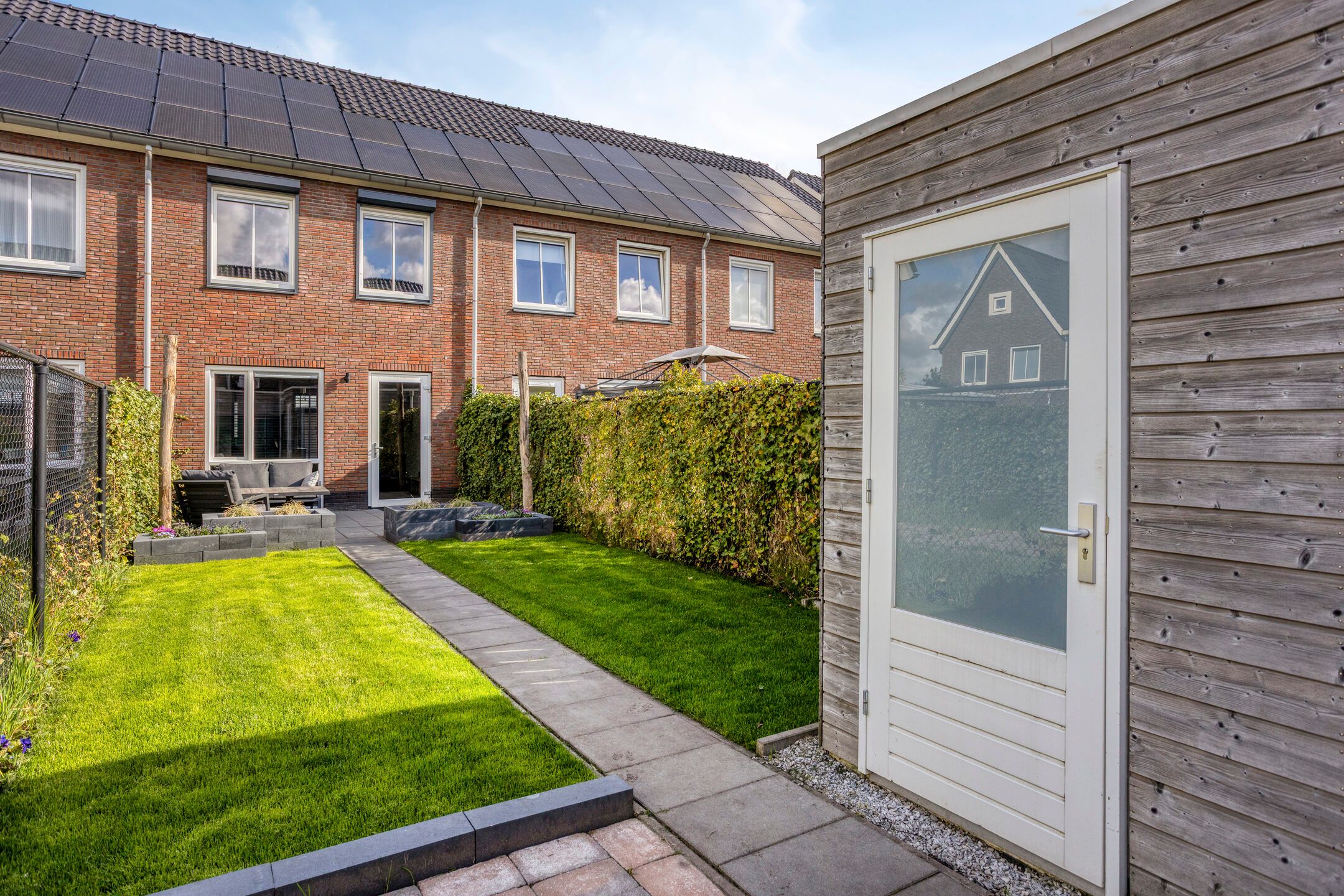 Modern terraced home in Zeeland with spacious attic and south-facing garden — 36