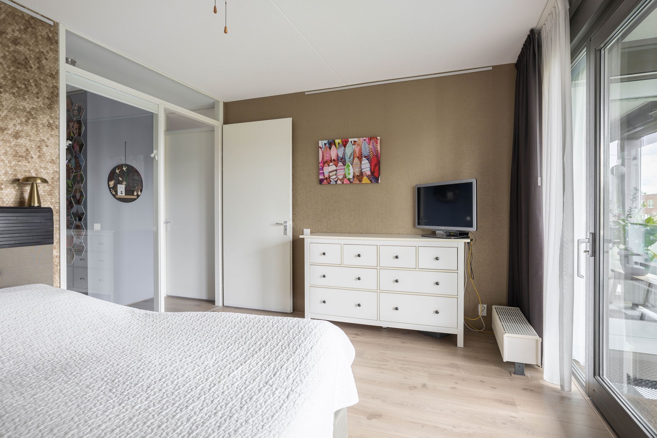 Spacious 3-bedroom apartment with green views and private parking — 27