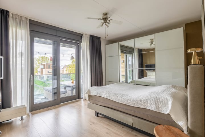 Photo 4 of Oostmeerlaan 60