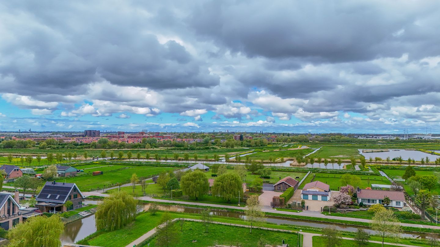 Spacious 3-bedroom apartment with green views and private parking — 34