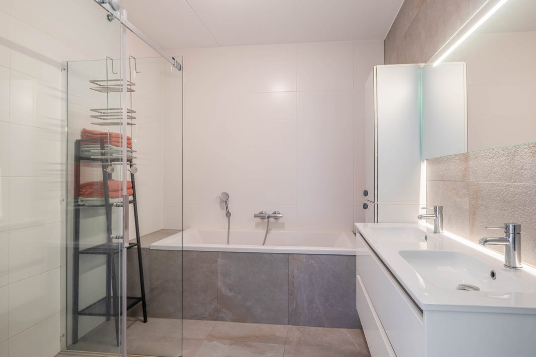 Spacious 3-bedroom apartment with green views and private parking — 28
