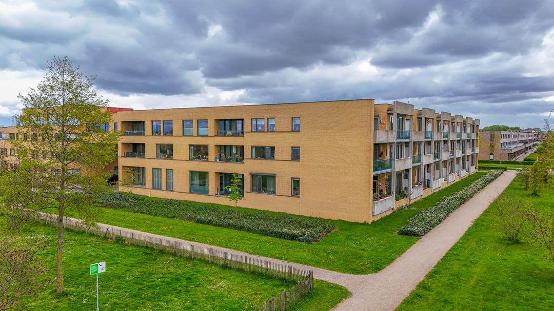 Spacious 3-bedroom apartment with green views and private parking — 41