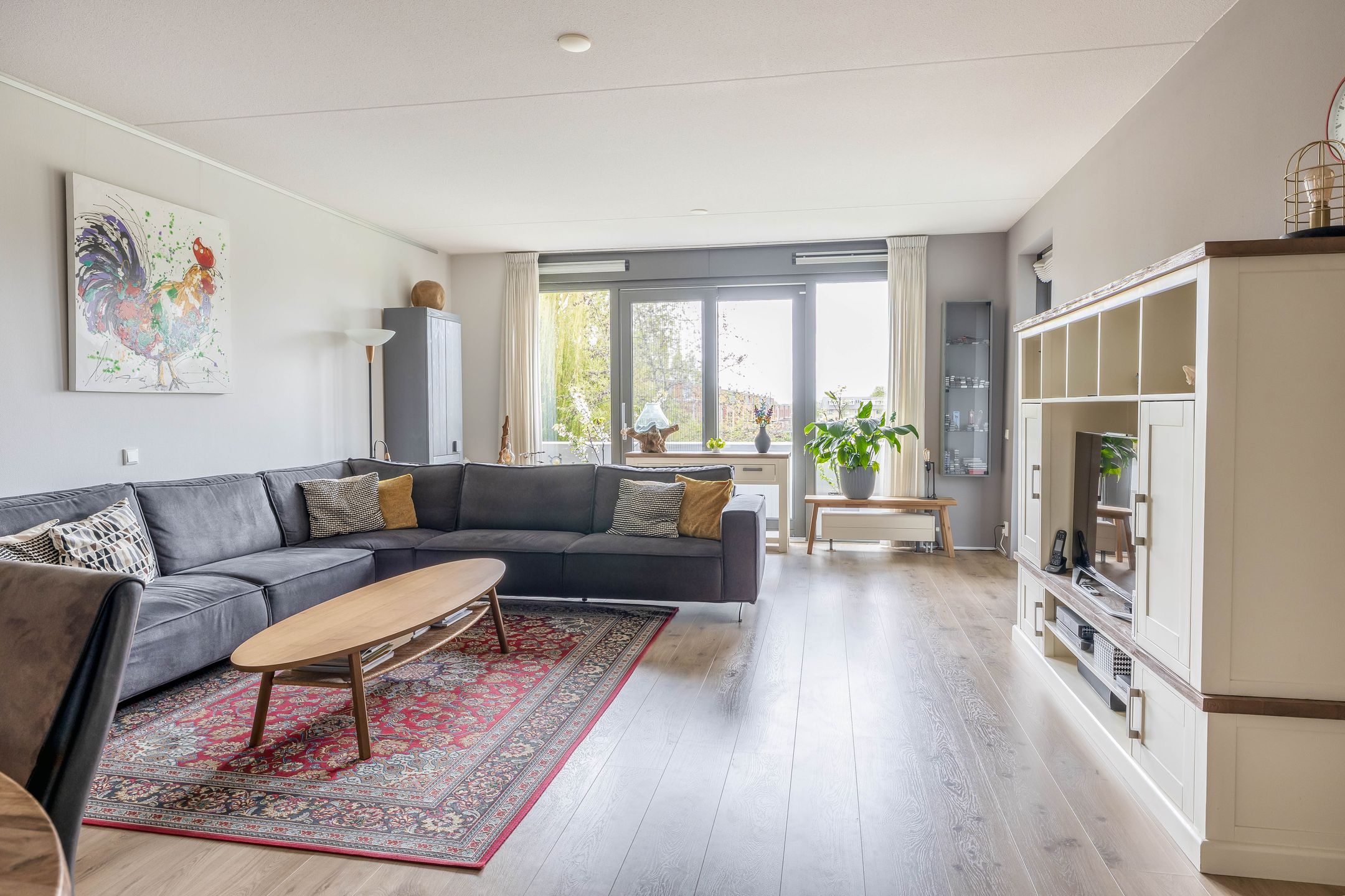 Spacious 3-bedroom apartment with green views and private parking — 15