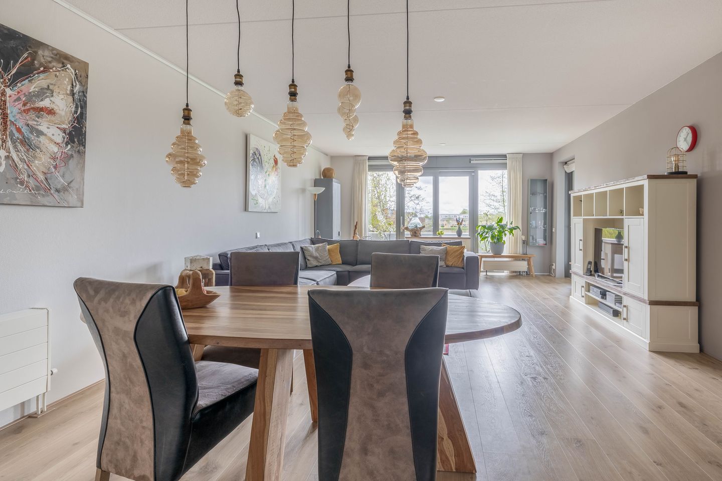 Spacious 3-bedroom apartment with green views and private parking — 19
