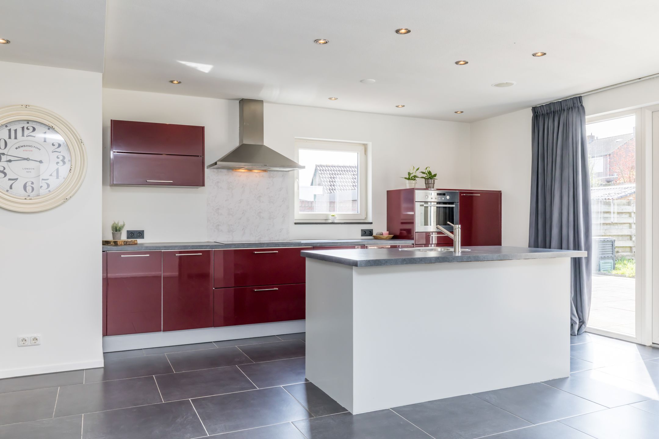 Photo 12 of Jhr. v.d. Maesenstraat 43