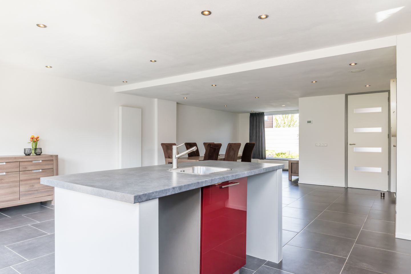 Photo 14 of Jhr. v.d. Maesenstraat 43