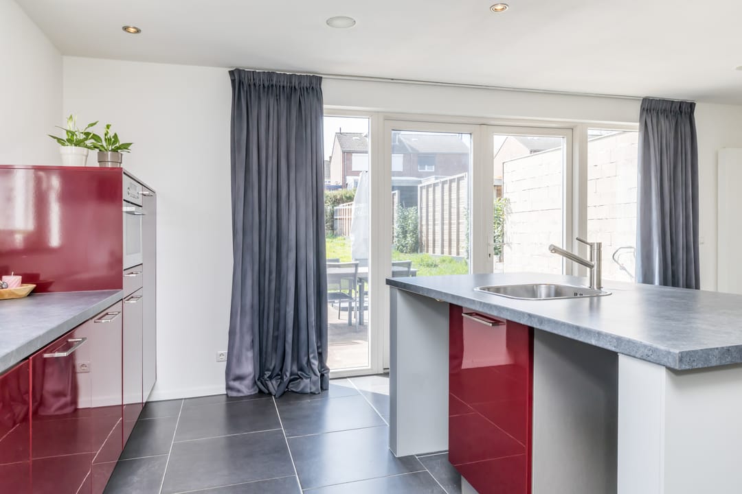 Photo 16 of Jhr. v.d. Maesenstraat 43