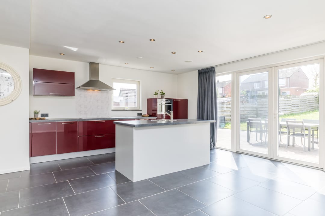 Photo 11 of Jhr. v.d. Maesenstraat 43