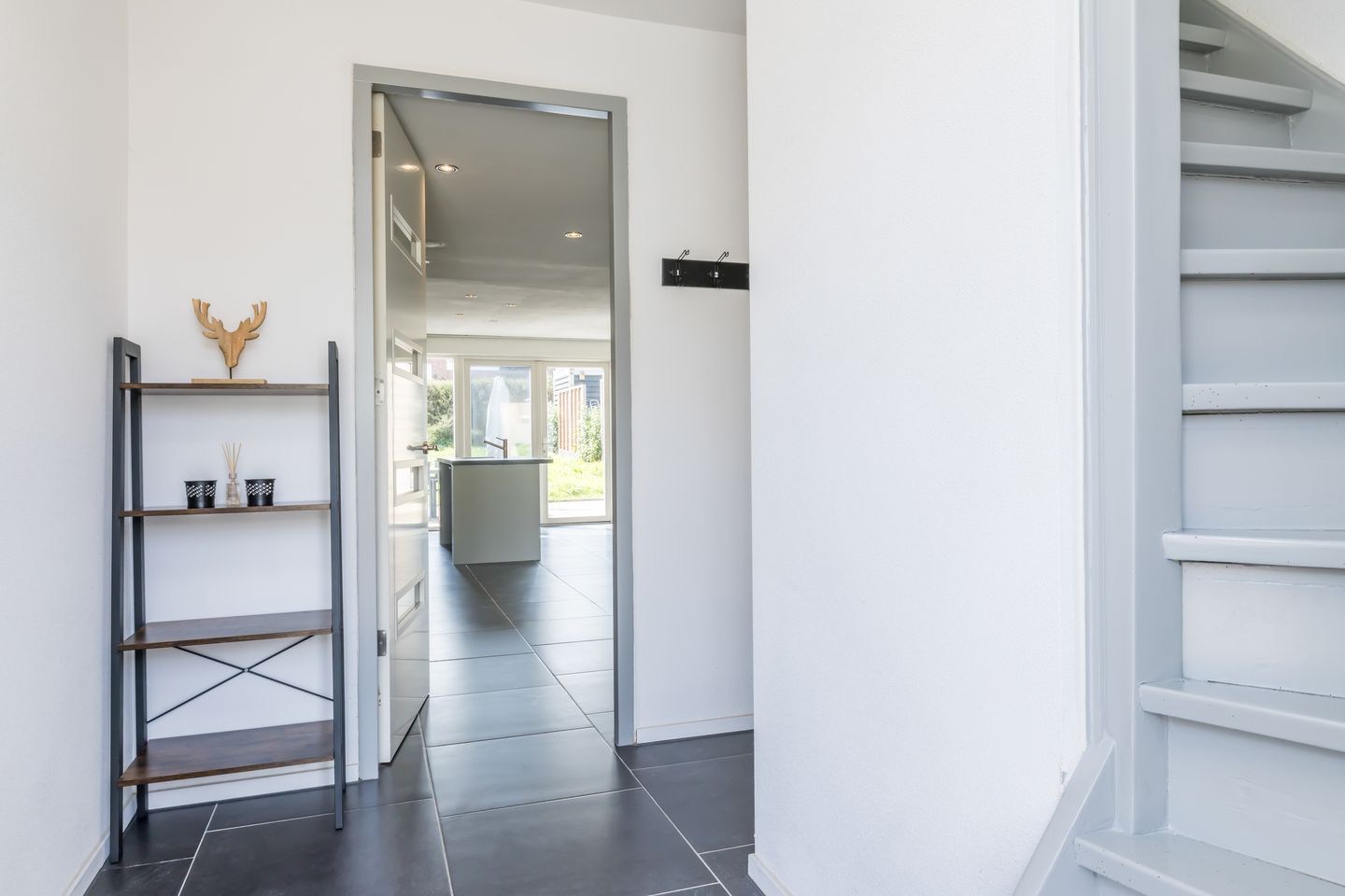 Photo 19 of Jhr. v.d. Maesenstraat 43