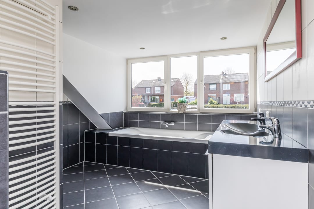 Photo 26 of Jhr. v.d. Maesenstraat 43