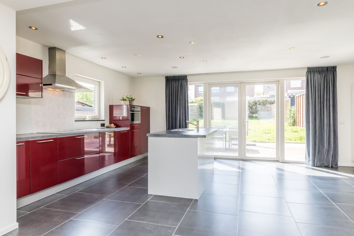 Photo 10 of Jhr. v.d. Maesenstraat 43