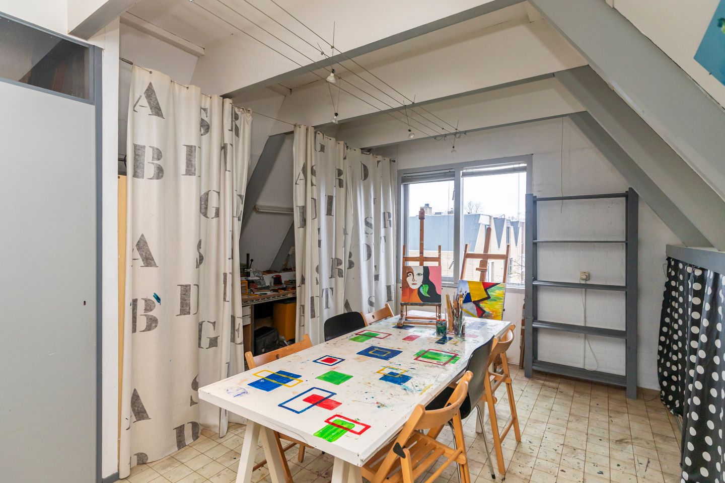 Spacious Terraced House with Four Bedrooms in Popular Koningshof Neighborhood — 33