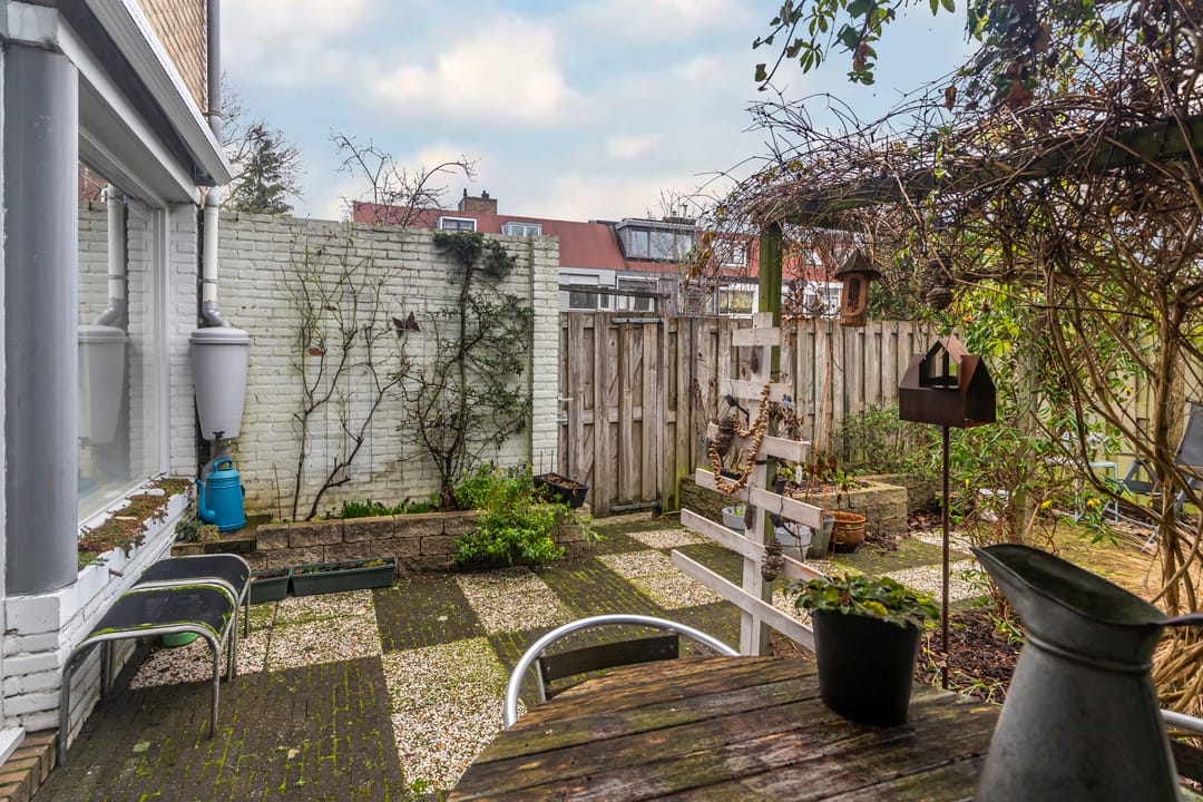 Spacious Terraced House with Four Bedrooms in Popular Koningshof Neighborhood — 16