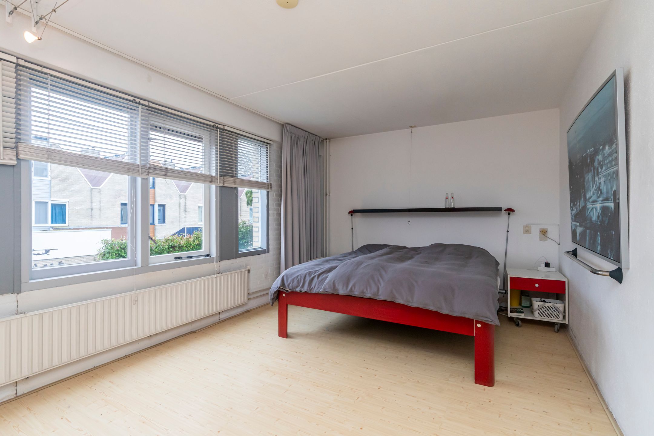 Spacious Terraced House with Four Bedrooms in Popular Koningshof Neighborhood — 19