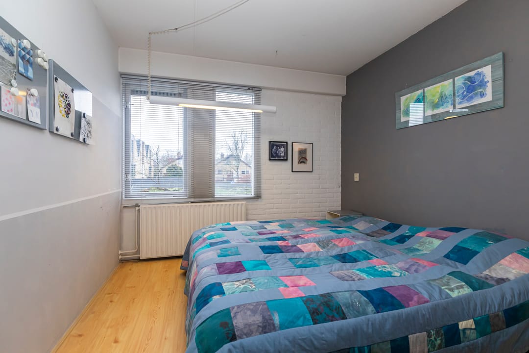 Spacious Terraced House with Four Bedrooms in Popular Koningshof Neighborhood — 24