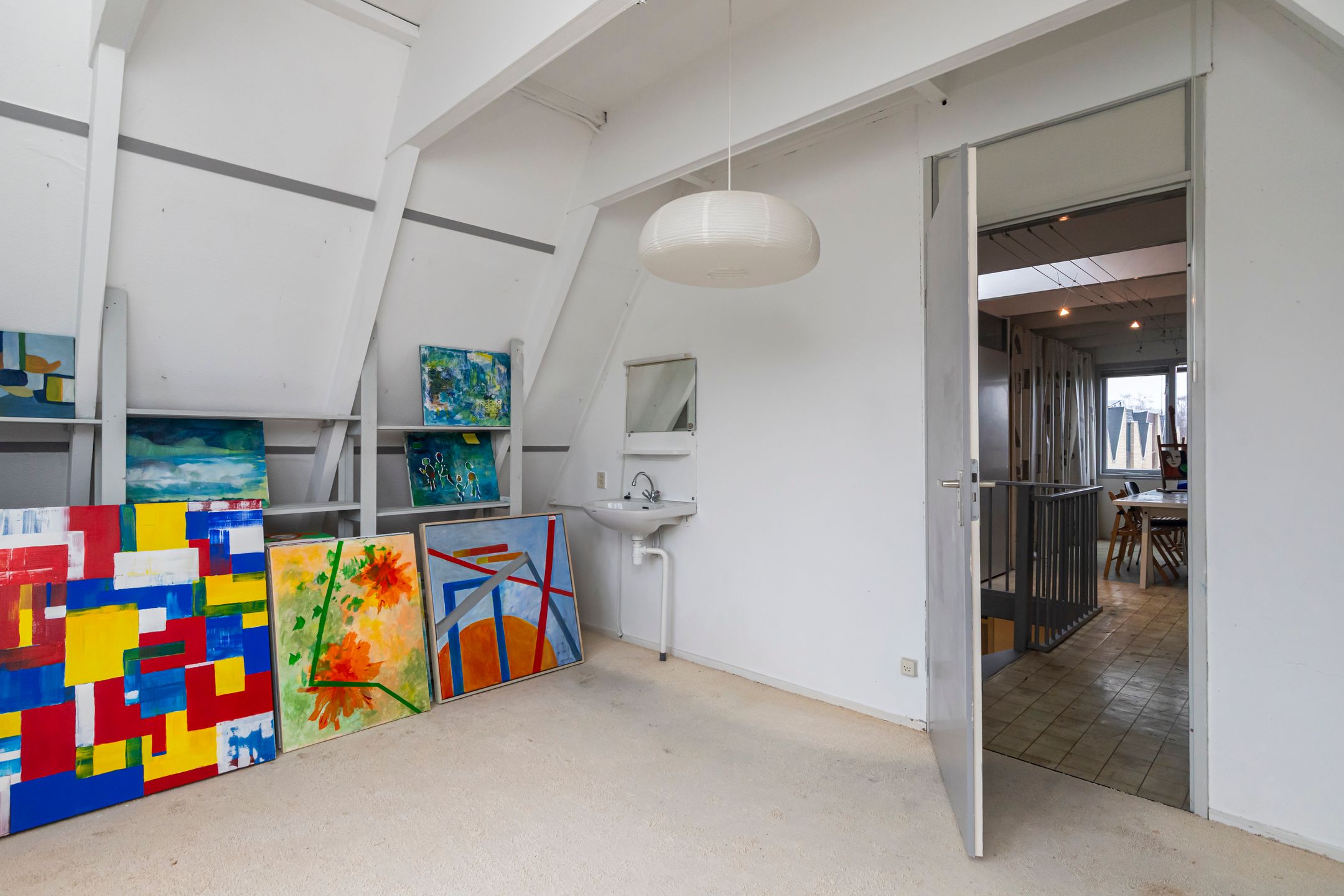 Spacious Terraced House with Four Bedrooms in Popular Koningshof Neighborhood — 31
