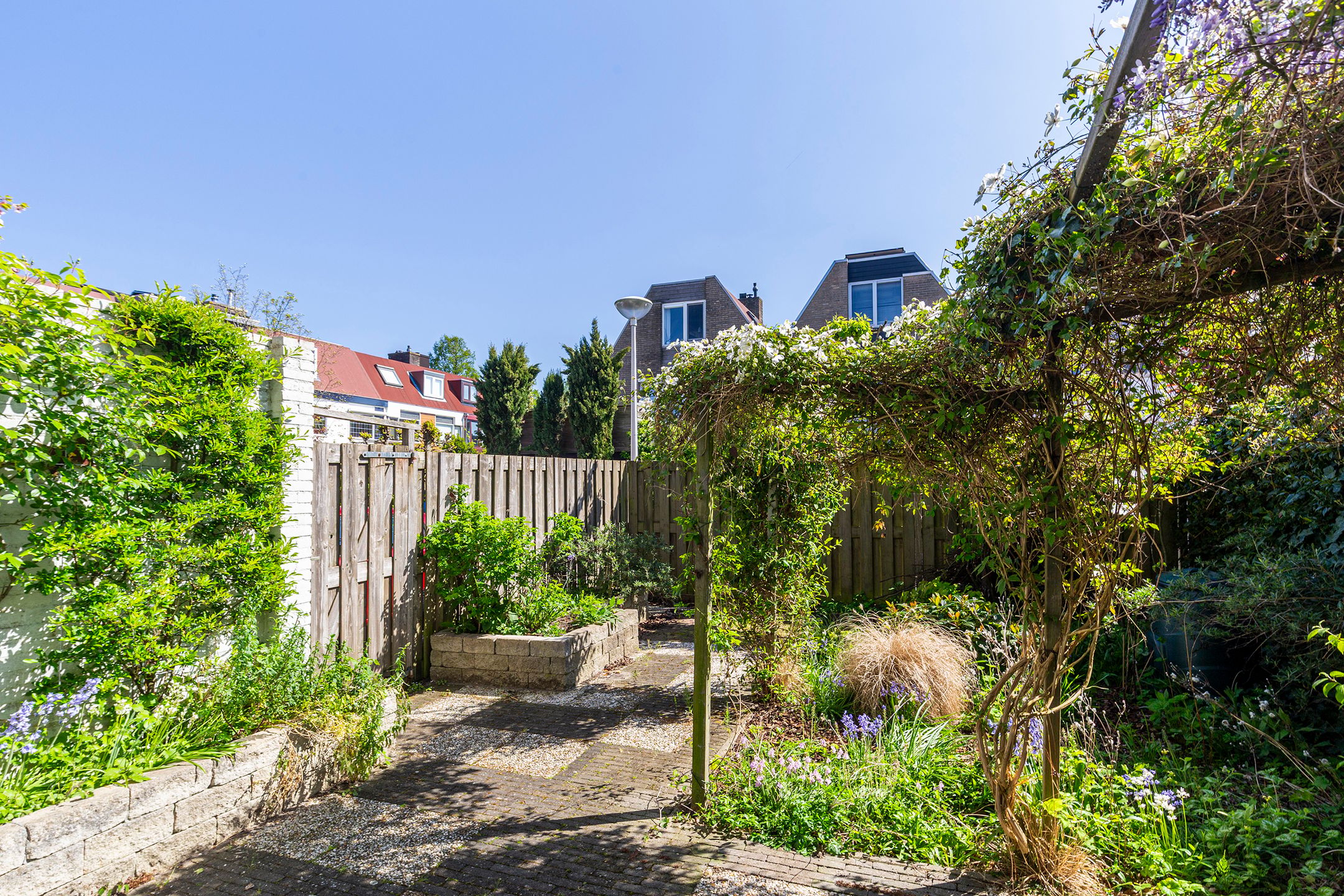 Spacious Terraced House with Four Bedrooms in Popular Koningshof Neighborhood — 39