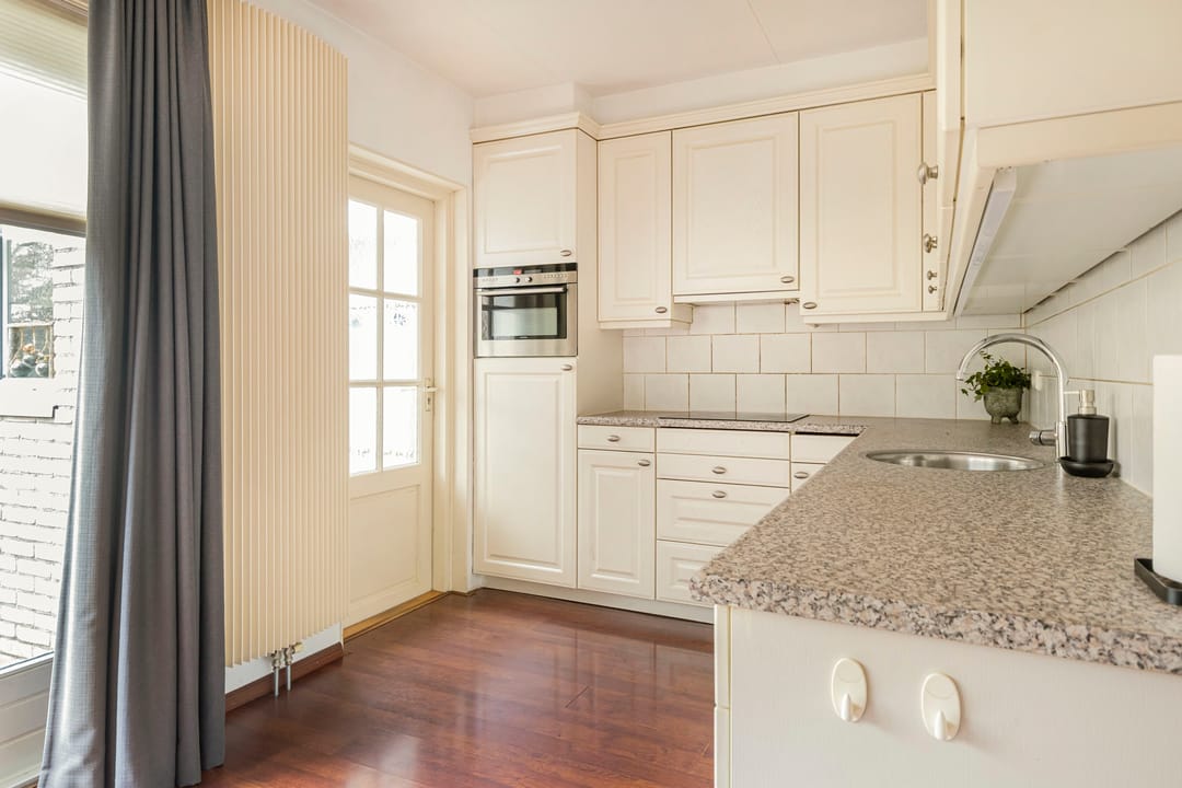 Photo 13 of Dissel 10