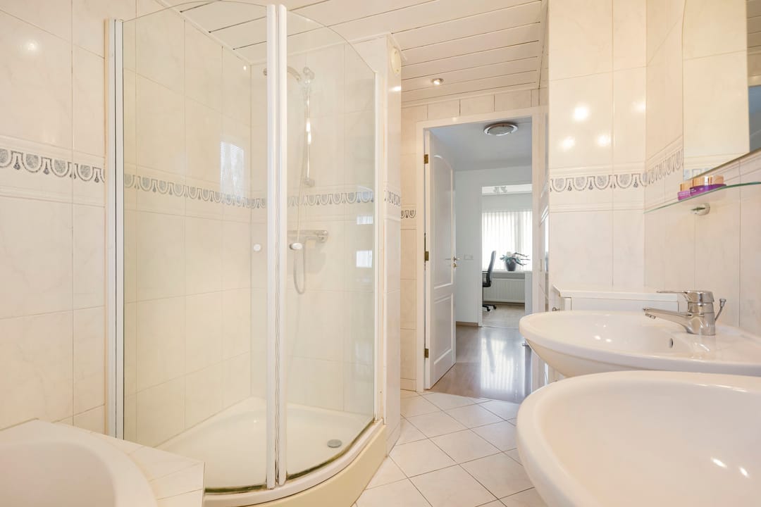 Photo 28 of Dissel 10