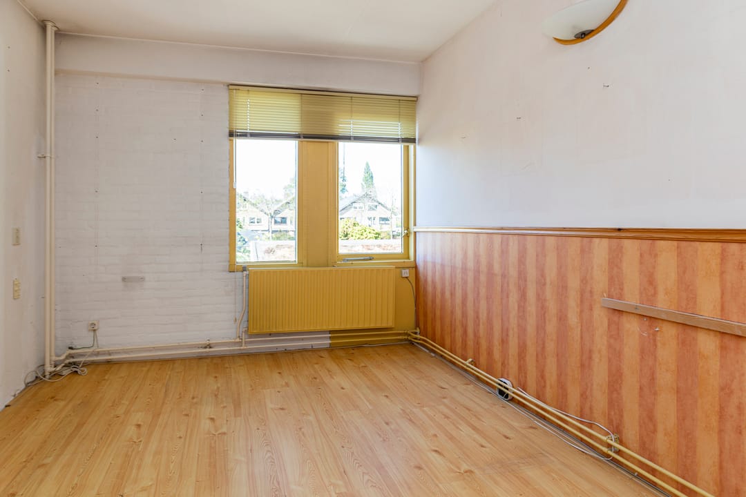 Spacious Terraced House with Four Bedrooms in Popular Koningshof Neighborhood — 26