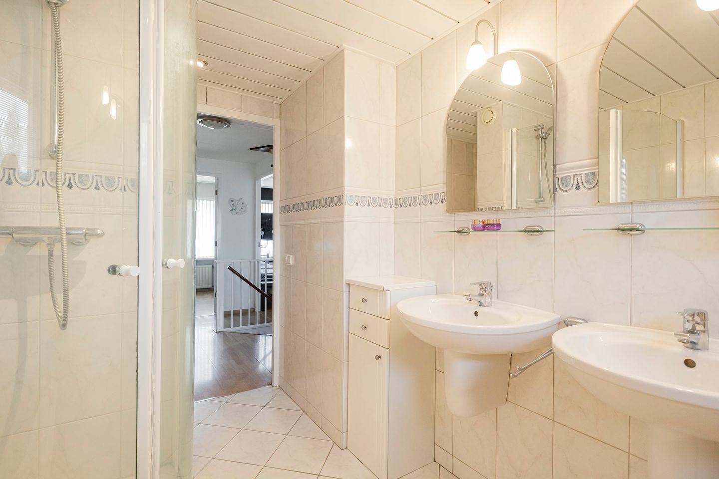 Photo 29 of Dissel 10