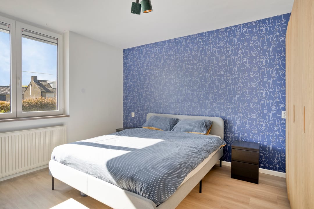 Surprisingly spacious semi-detached house with four bedrooms and west-facing garden — 17