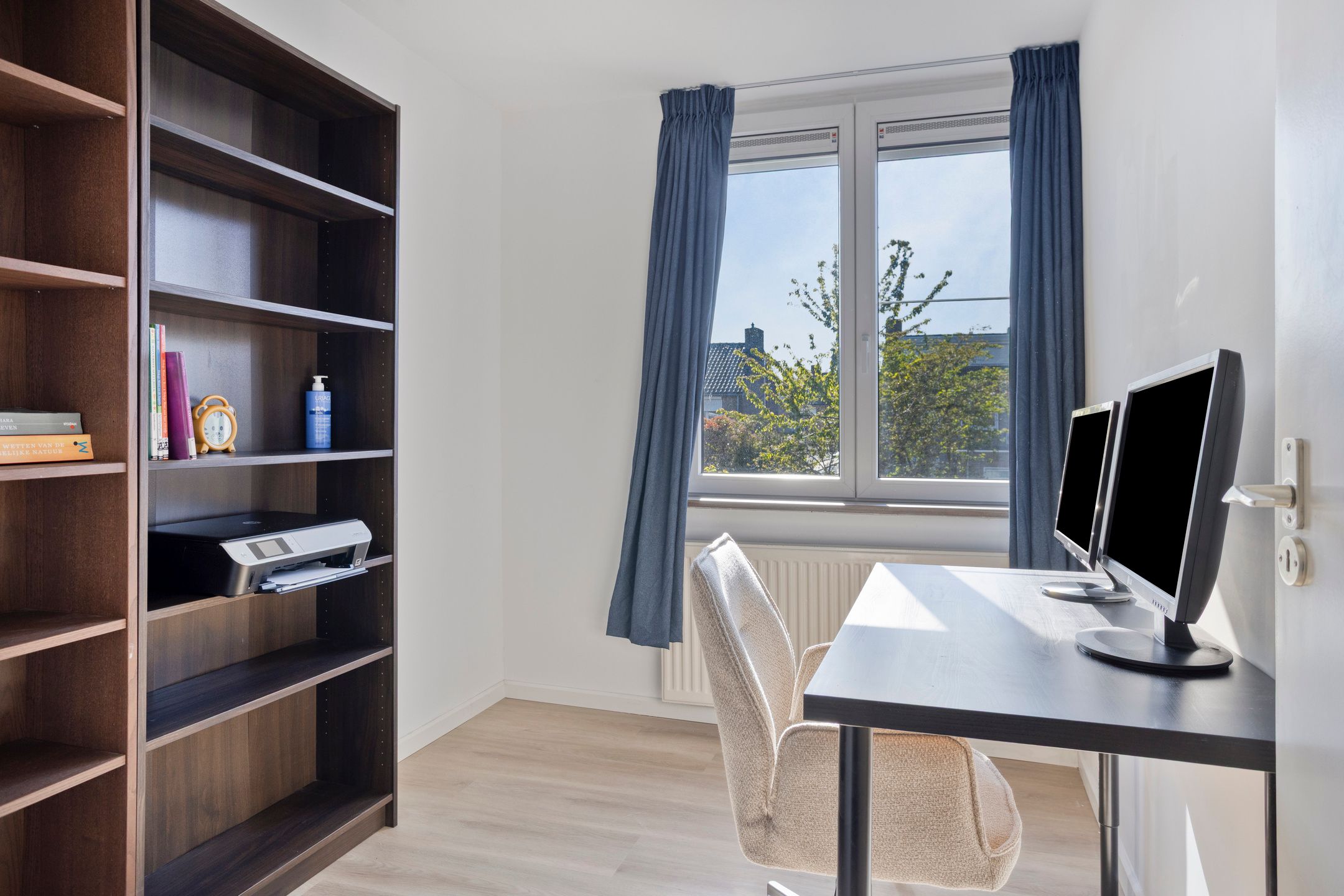 Surprisingly spacious semi-detached house with four bedrooms and west-facing garden — 21