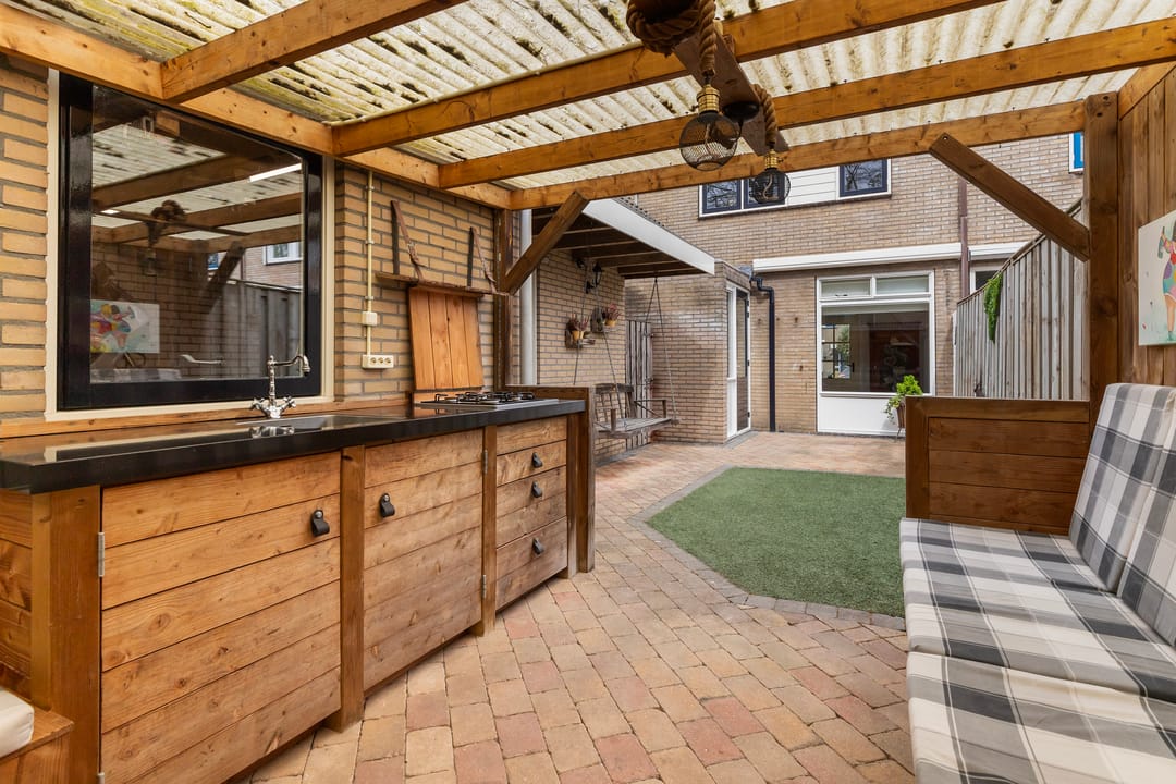 Spacious Corner Home with Garage and Energy Label A in Wezep — 37