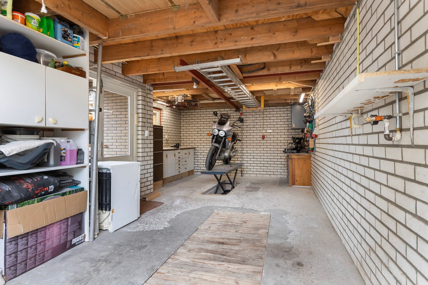 Spacious Corner Home with Garage and Energy Label A in Wezep — 40