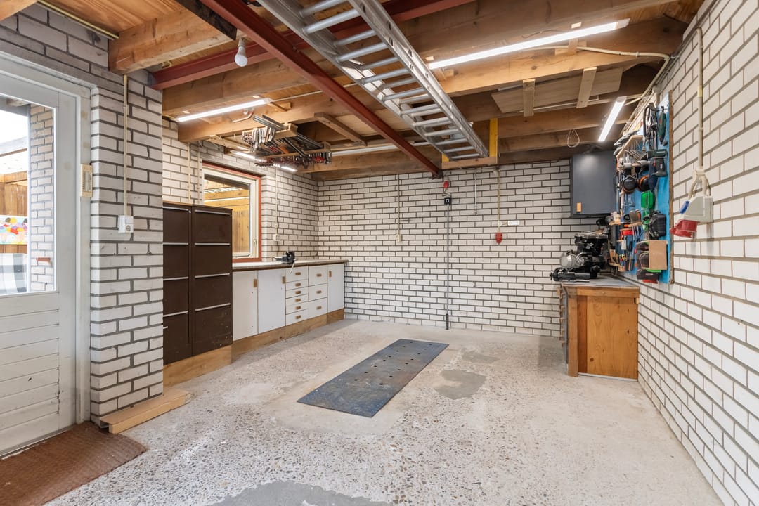 Spacious Corner Home with Garage and Energy Label A in Wezep — 41