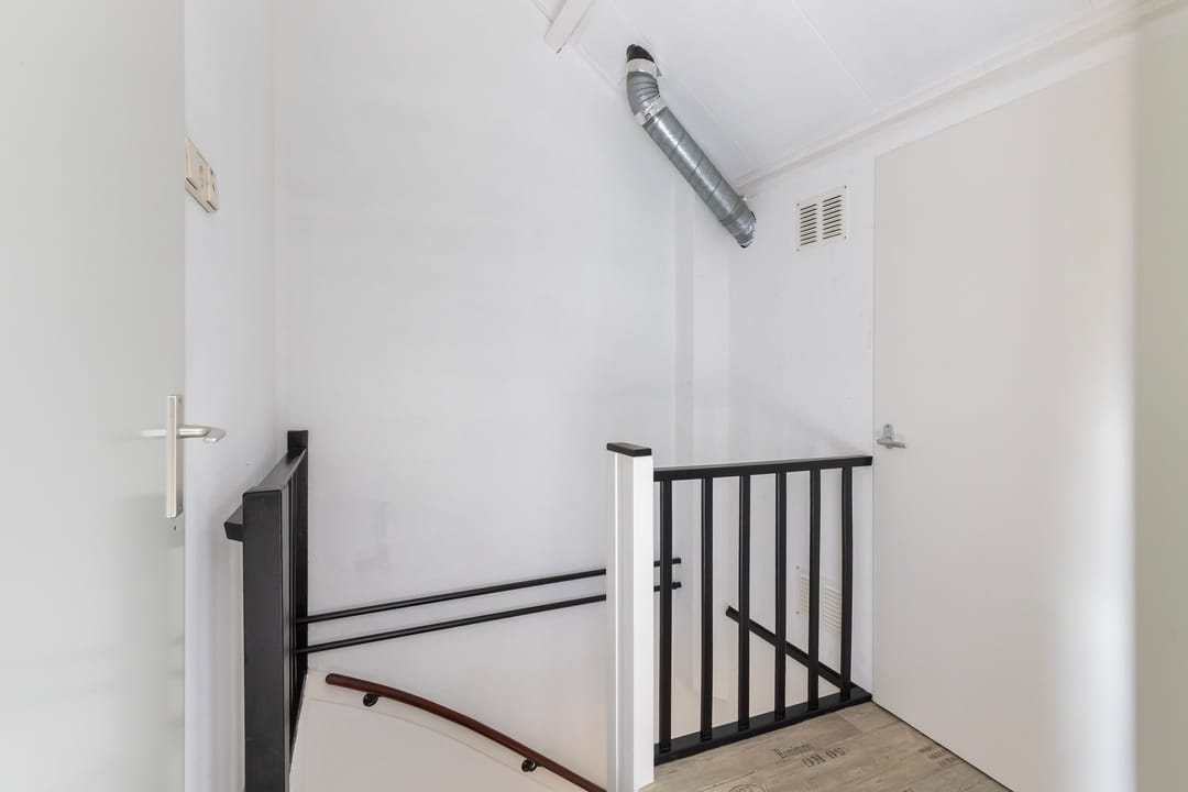Spacious Corner Home with Garage and Energy Label A in Wezep — 31