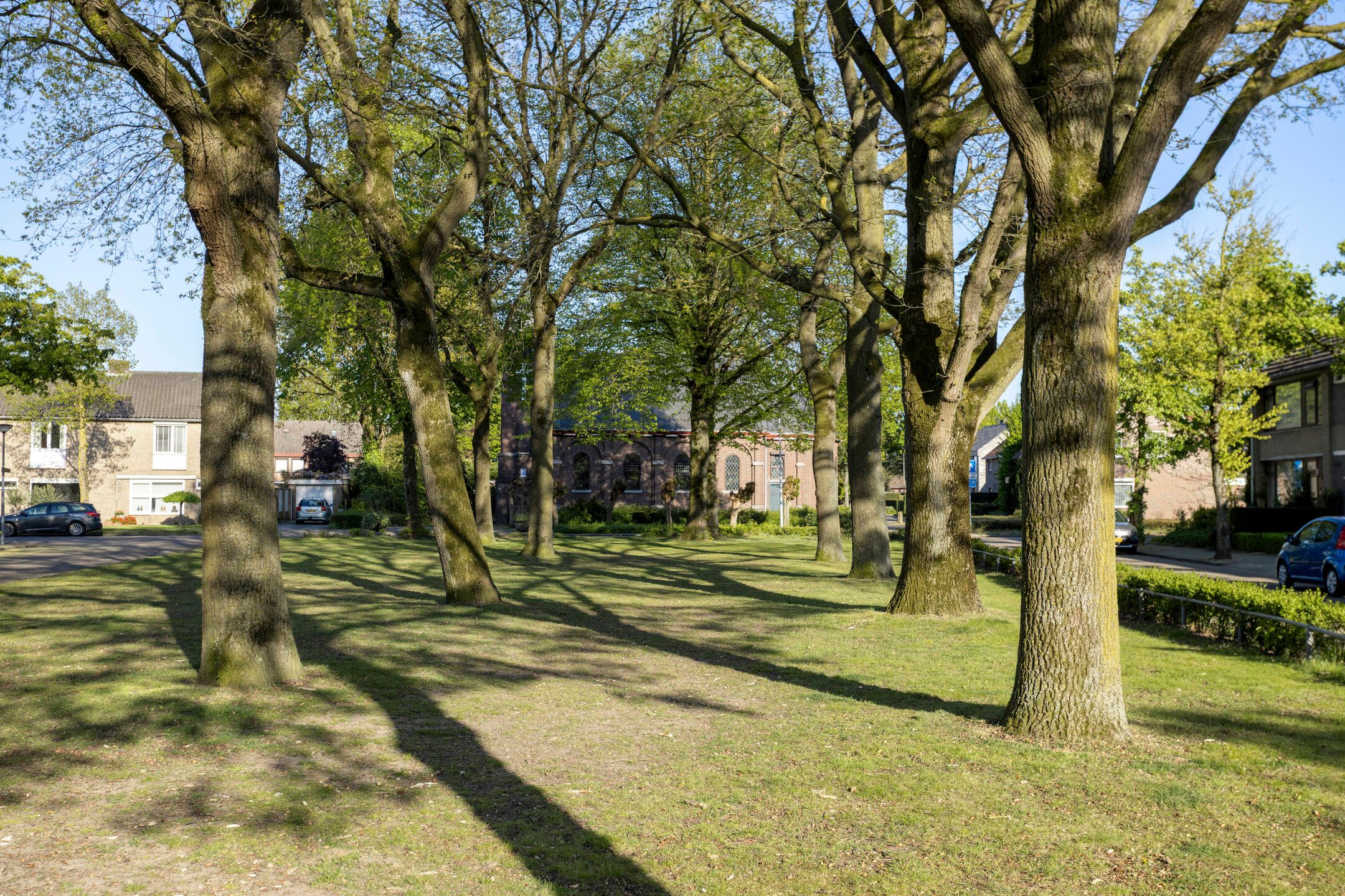 Surprisingly spacious semi-detached house with four bedrooms and west-facing garden — 33
