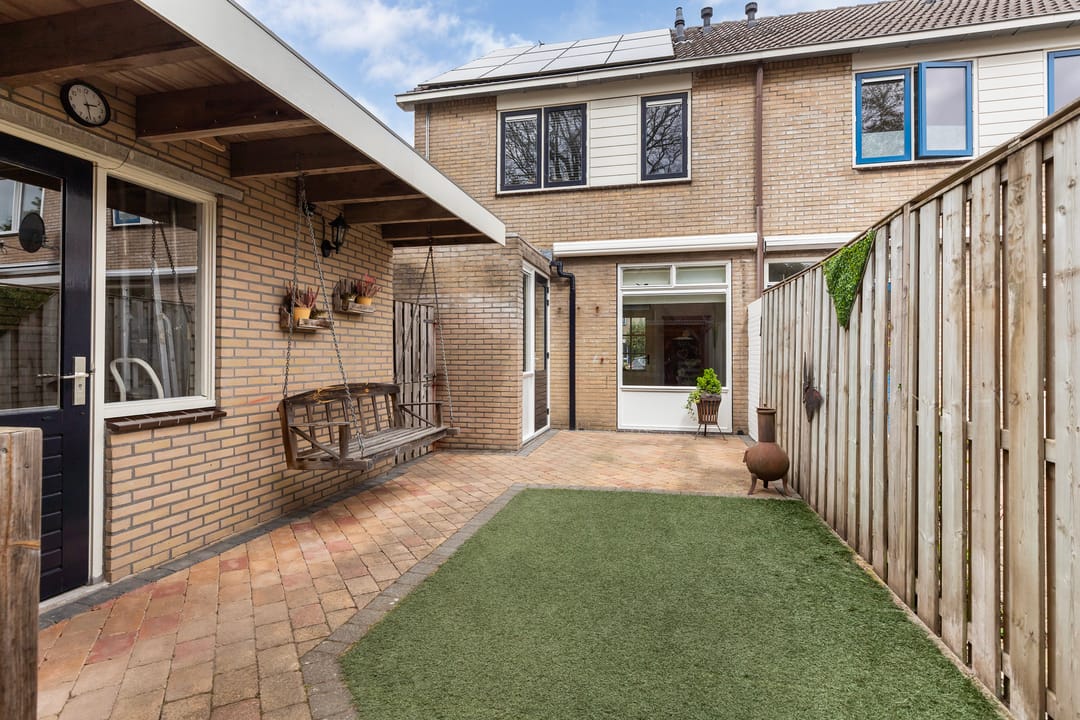 Spacious Corner Home with Garage and Energy Label A in Wezep — 38