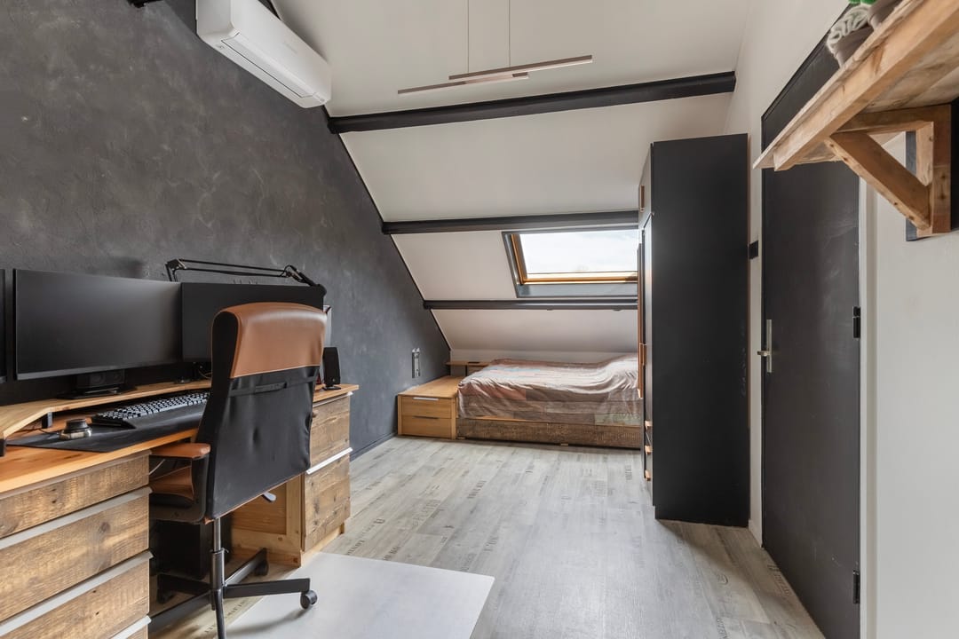 Spacious Corner Home with Garage and Energy Label A in Wezep — 32