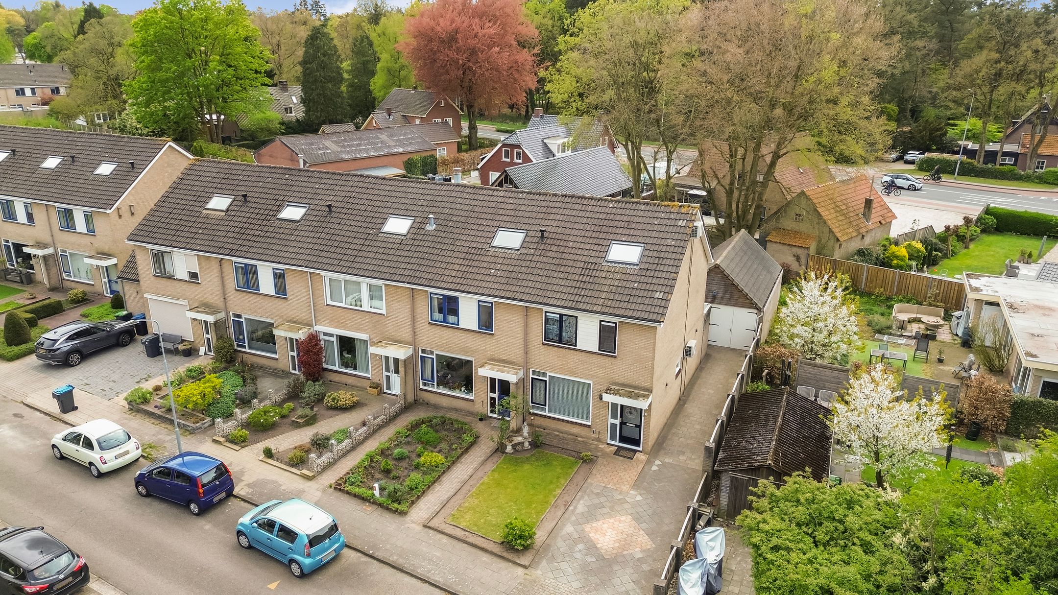 Spacious Corner Home with Garage and Energy Label A in Wezep — 42