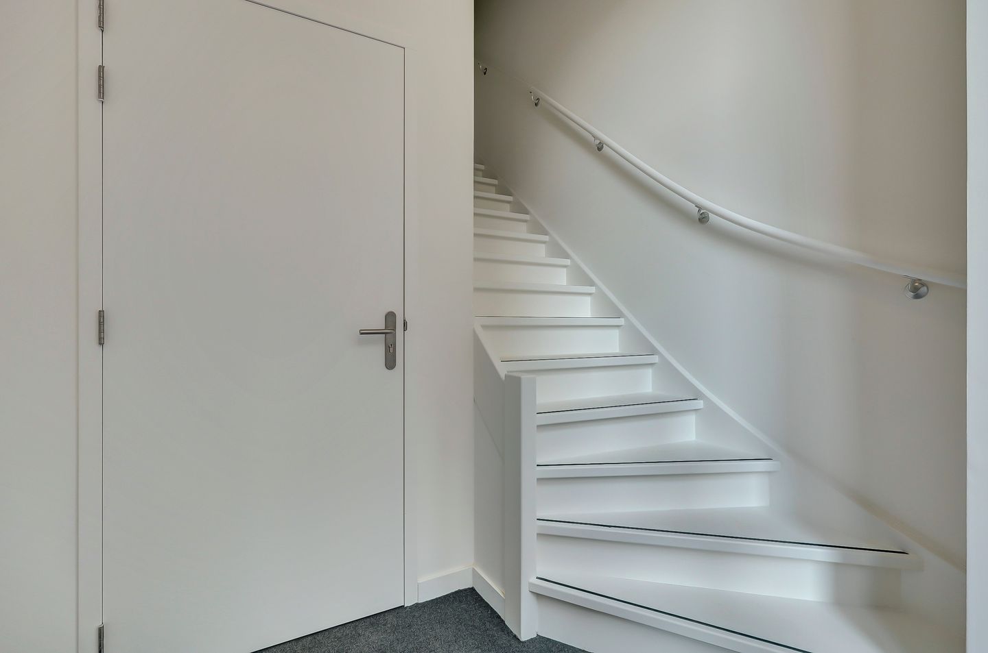 Photo 5 of Lange Vorststraat 89-A