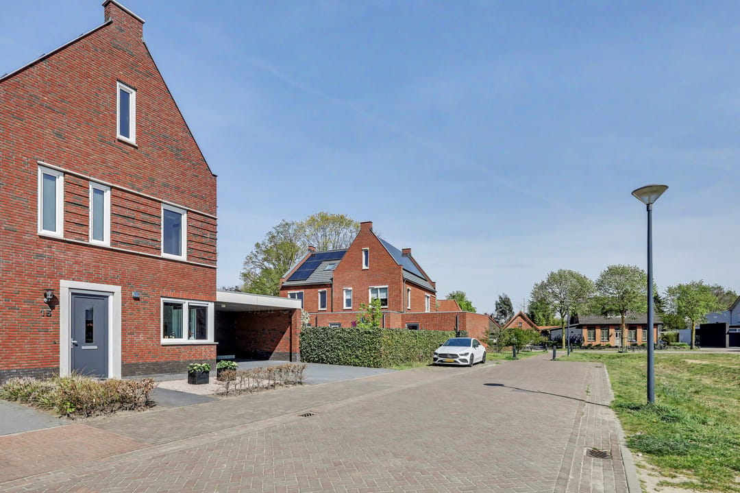 Modern Sustainable Home in Quiet Reusel Location — 40
