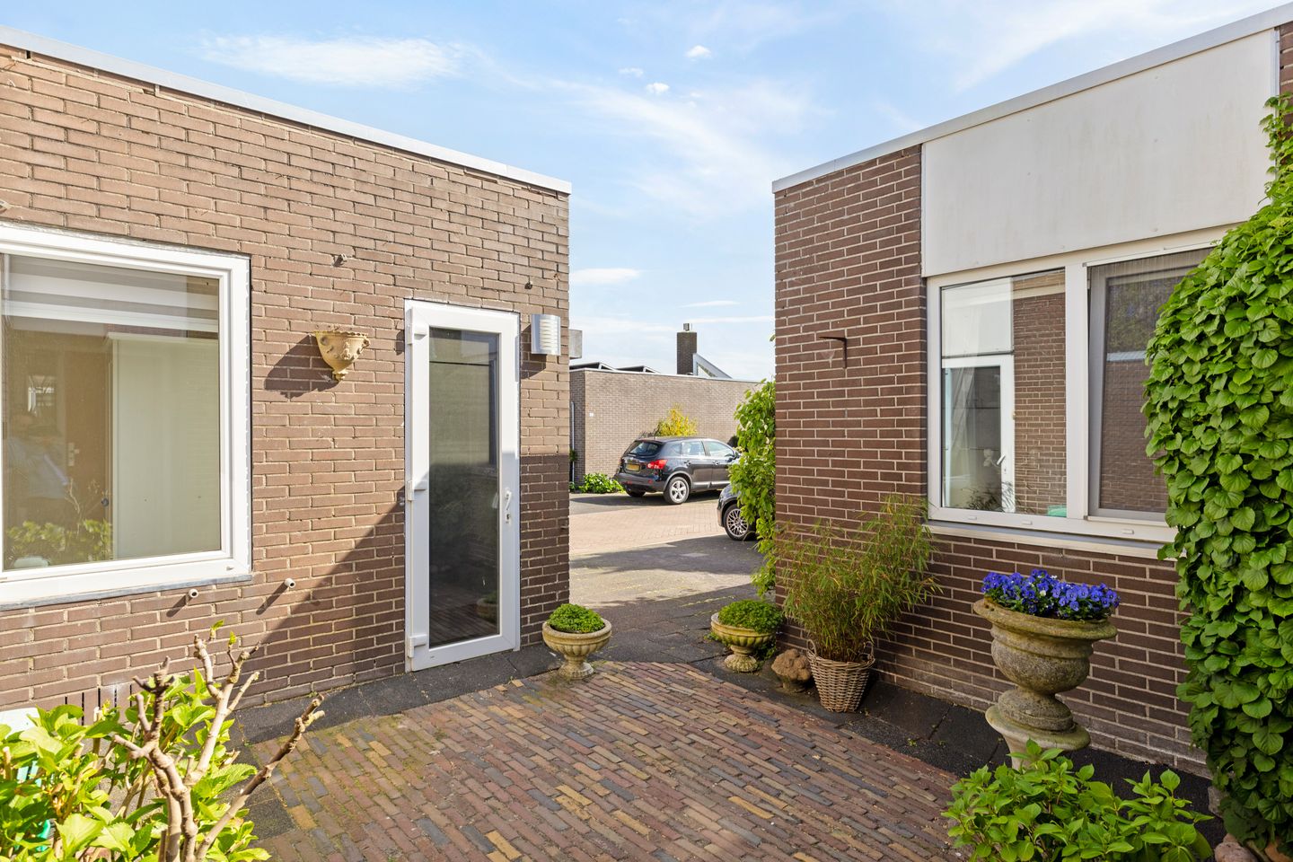 Spacious Bungalow with Deep Backyard Adjacent to Park in Harmelen — 35