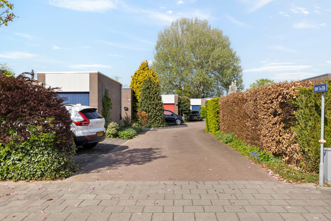 Spacious Bungalow with Deep Backyard Adjacent to Park in Harmelen — 37