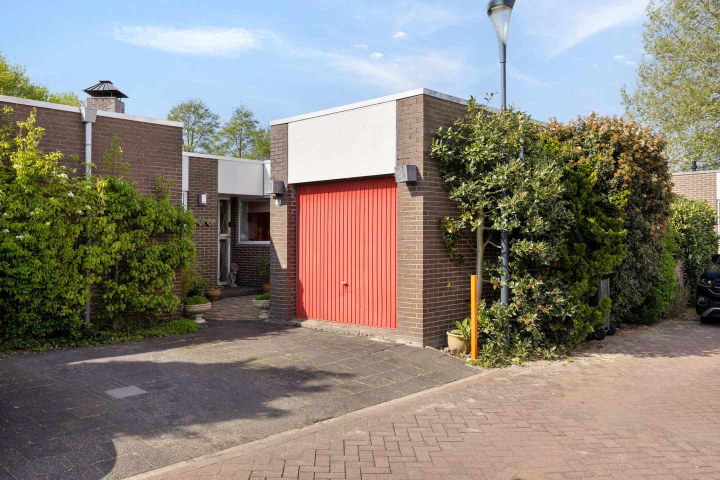 Spacious Bungalow with Deep Backyard Adjacent to Park in Harmelen — 40